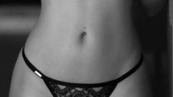 Női mell Vs. fenek - Napi Csaj