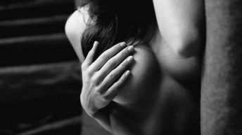 Női mell Vs. fenek - Napi Csaj